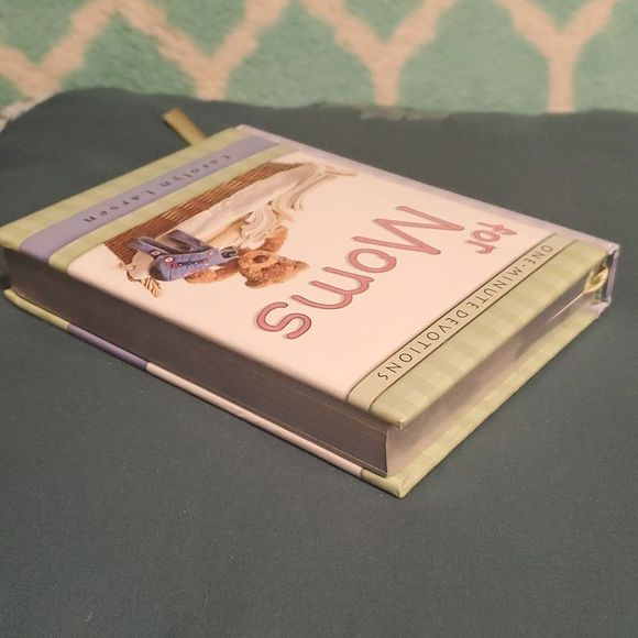 One-Minute‎ Devotions for Mom by Carolyn Larsen Book - Picture 5 of 11